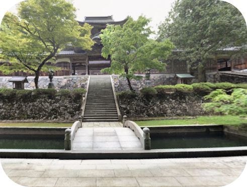 山門からの正面写真