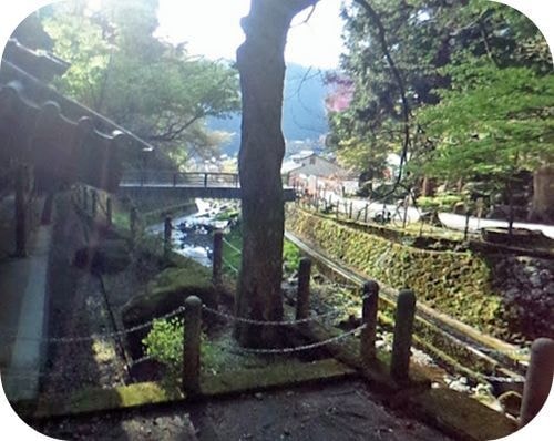 力強い永平寺川が流れる写真